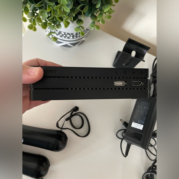 Genuine PS4 Sony Playstation VR CUH-ZVR2 Processor Unit, 2 wands, sensor w/stand - Picture 5 of 10